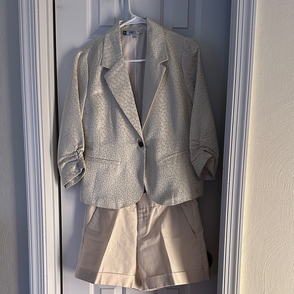 Elegant Cream Blazer and short set Jennifer Lopez
